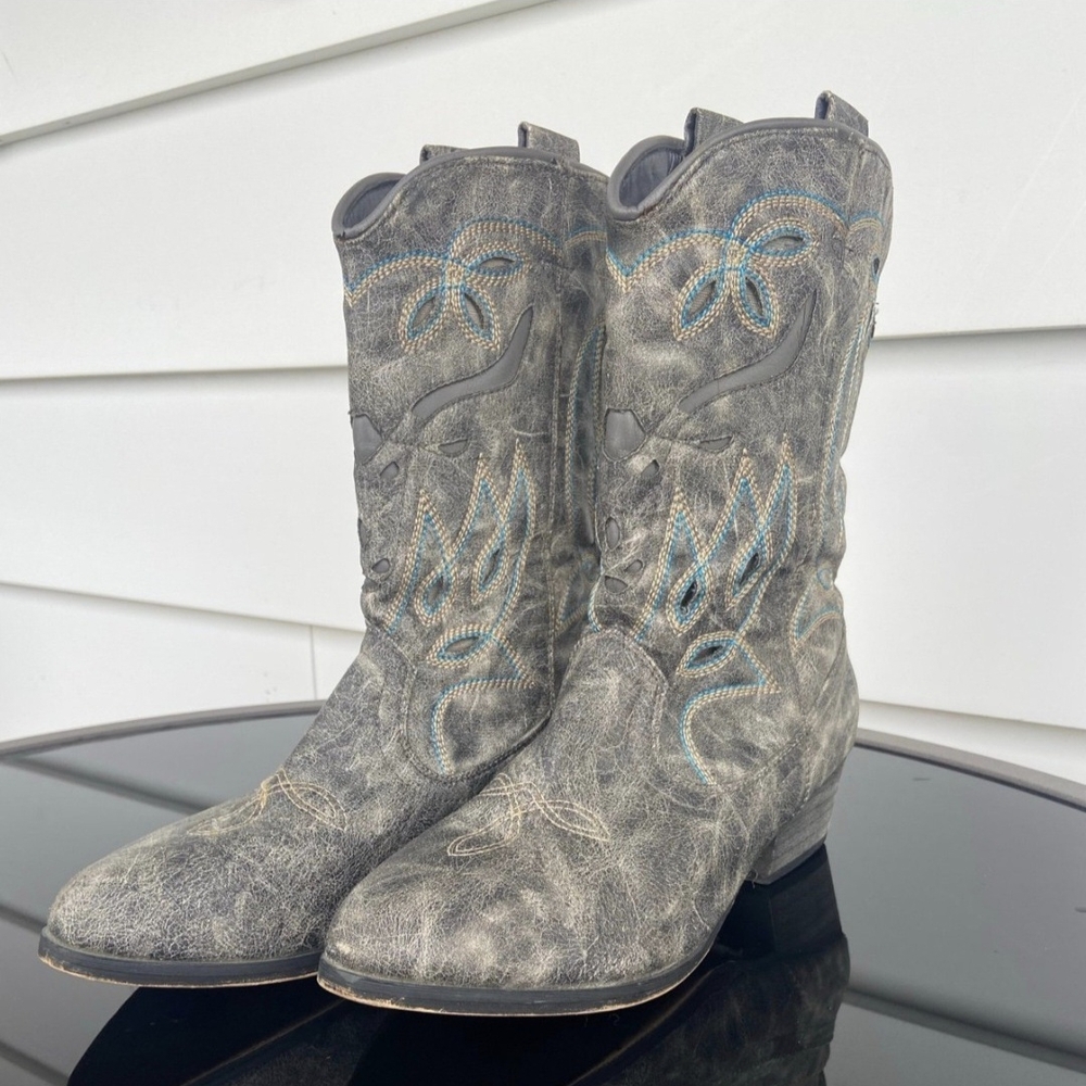 Women's Embroidered Heeled Boots - Gray